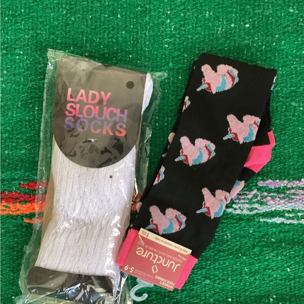 Black Socks with Unicorn Pattern-White slouch socks
M3